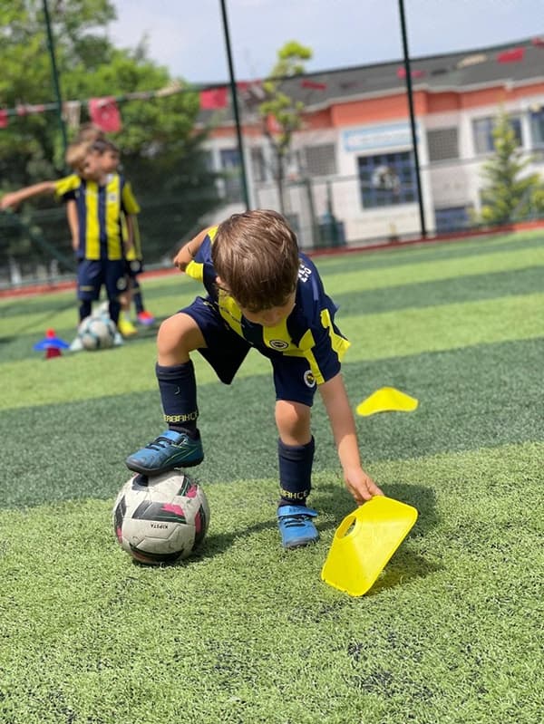 Fenerbahçe Futbol Okulu - Etimesgut - 17. Fotoğraf Fenerbahçe Futbol Okulu - Etimesgut - 17. Fotoğraf