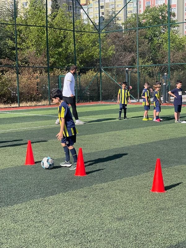 Fenerbahçe Futbol Okulu - Etimesgut - 15. Fotoğraf Fenerbahçe Futbol Okulu - Etimesgut - 15. Fotoğraf