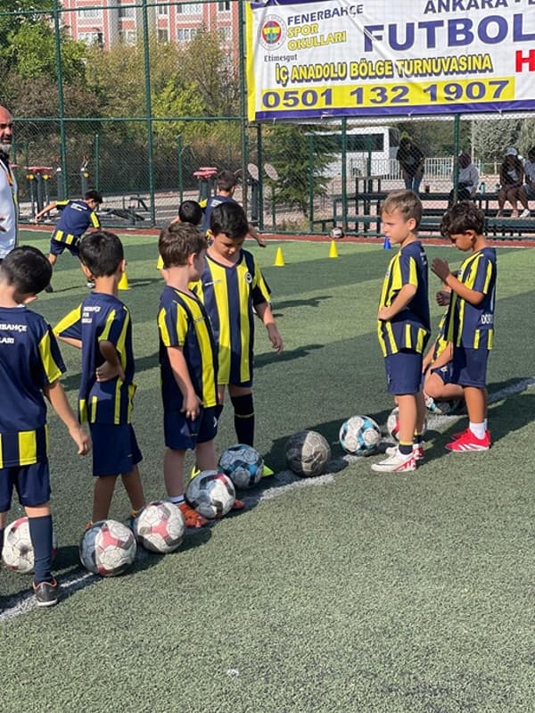 Fenerbahçe Futbol Okulu - Etimesgut - 8. Fotoğraf Fenerbahçe Futbol Okulu - Etimesgut - 8. Fotoğraf