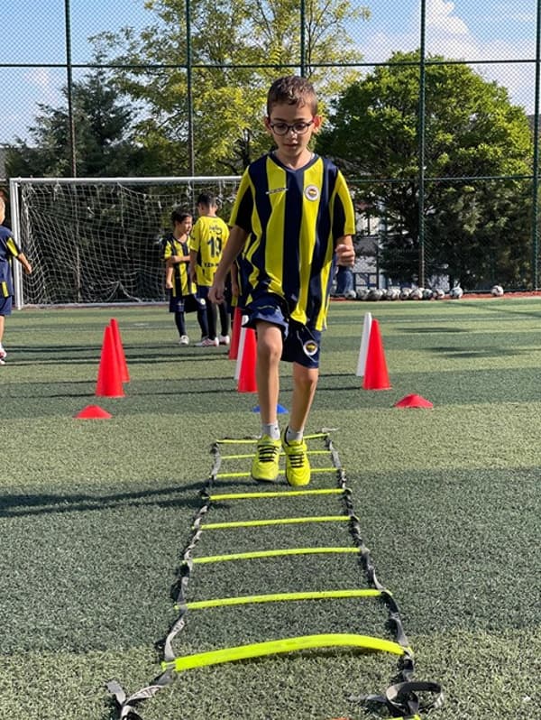 Fenerbahçe Futbol Okulu - Etimesgut - 13. Fotoğraf Fenerbahçe Futbol Okulu - Etimesgut - 13. Fotoğraf